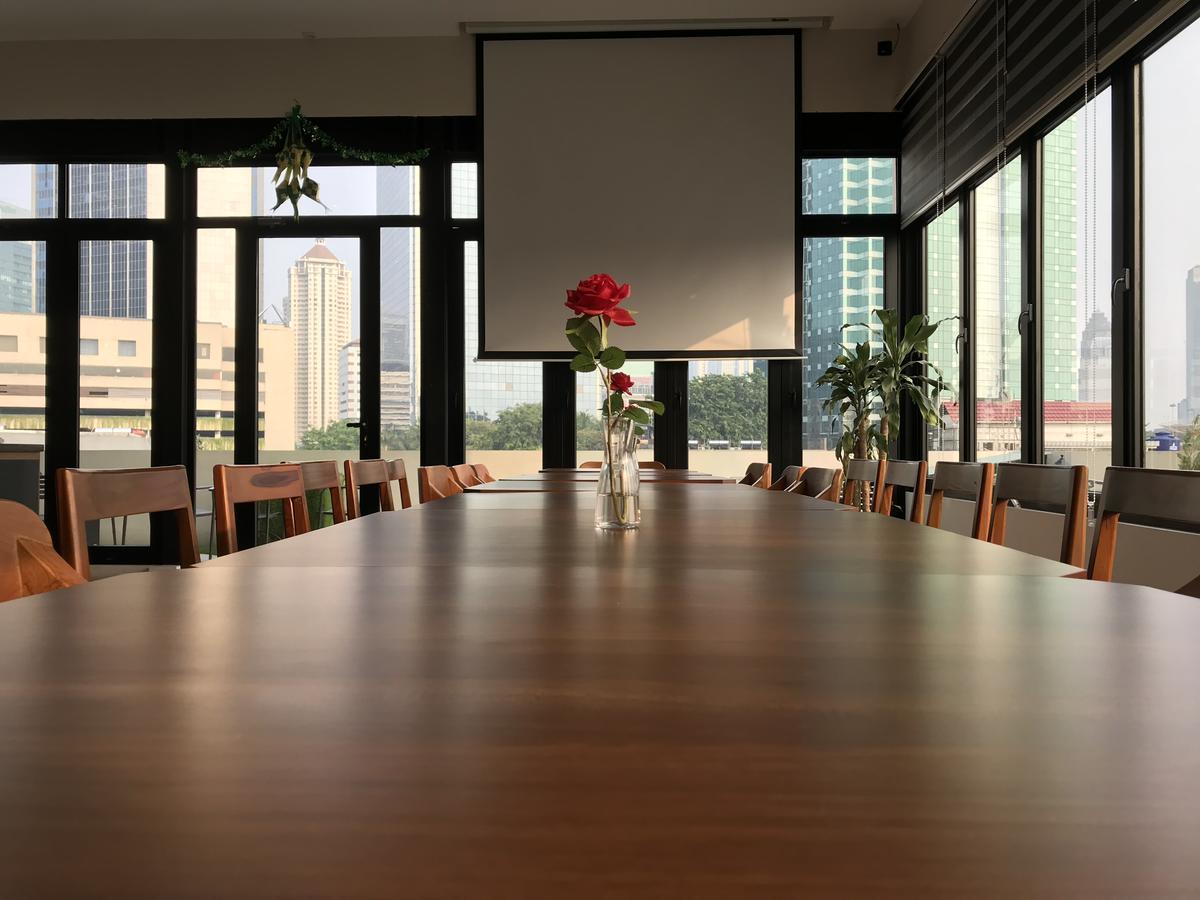 Eightin Hotel Sudirman จาการ์ตา ภายนอก รูปภาพ